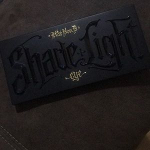 Kat von D shade and light eye